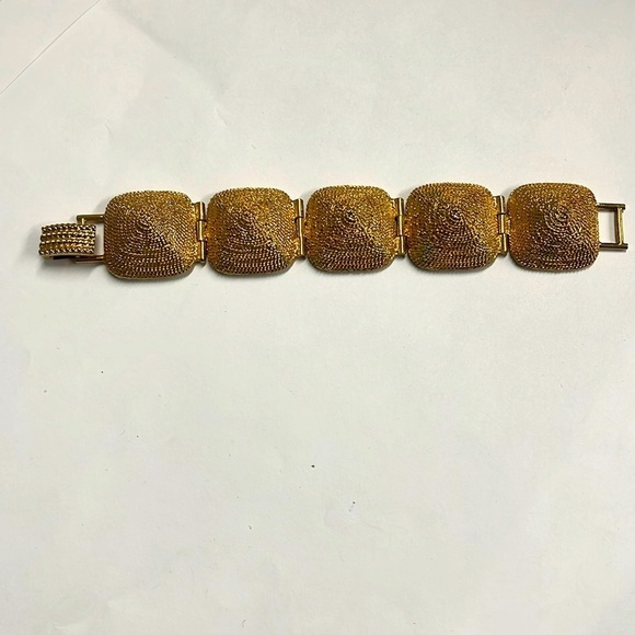 Vintage Goldplated Dome 7” Chunky Bracelet - Picture 5 of 14